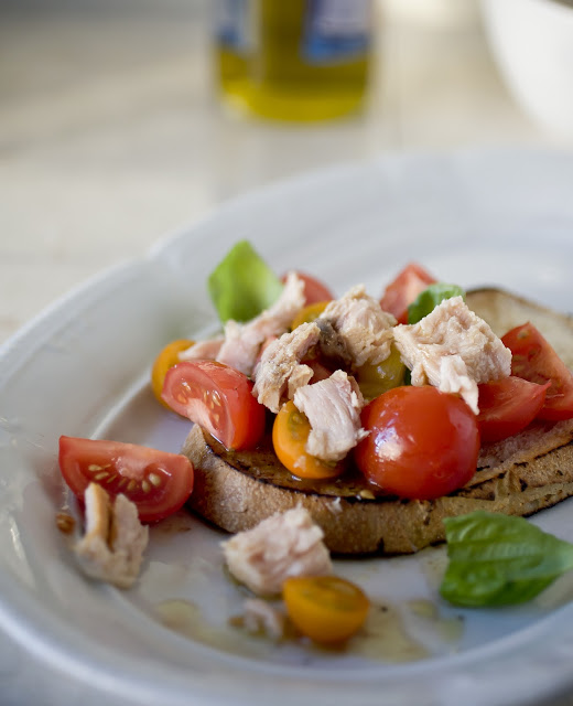 tuna, tuna sandwich, open faced tuna sandwich, healthy tuna sandwich